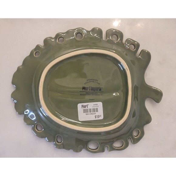 Pier 1 Imports Green Embossed Leaf Shaped Plate - EUC - Picture 3 of 5